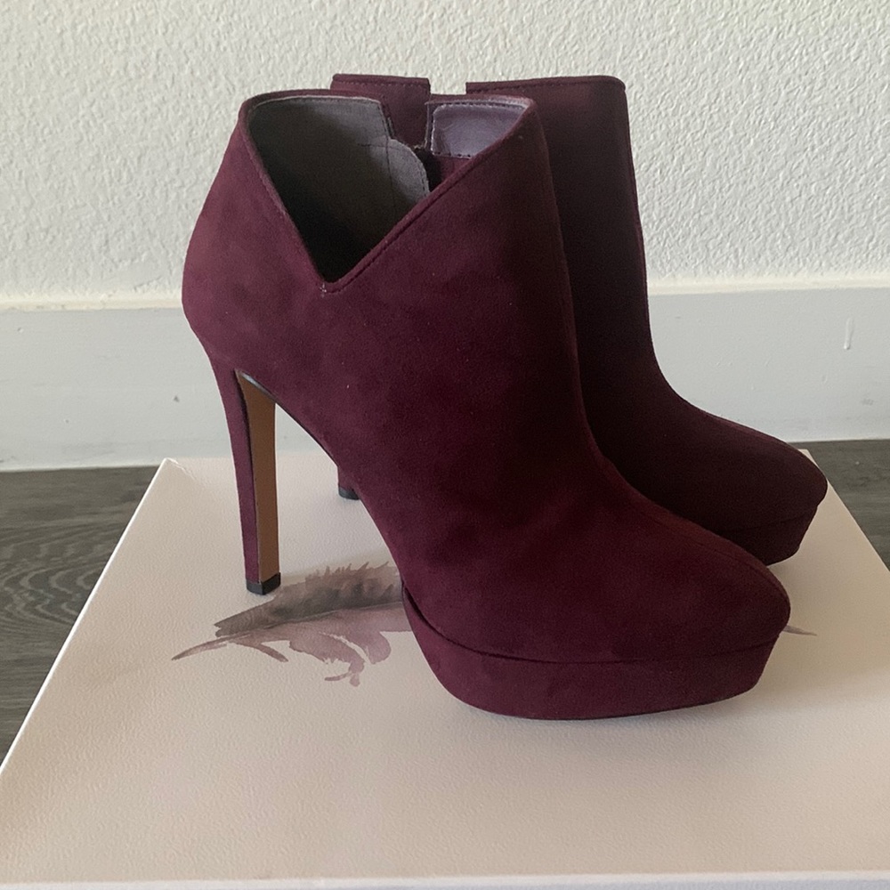 Jessica Simpson-Raxen Shiraz Deluxe MicroSuede